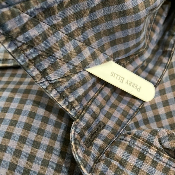 Perry Ellis men’s medium casual button down Checkered indigo Shirt - faded - Picture 14 of 16
